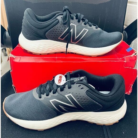 New Balance Women's 520 V7 Running Shoe - Picture 2 of 7